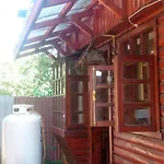Cabanas Y Hospedaje 4 Colinas